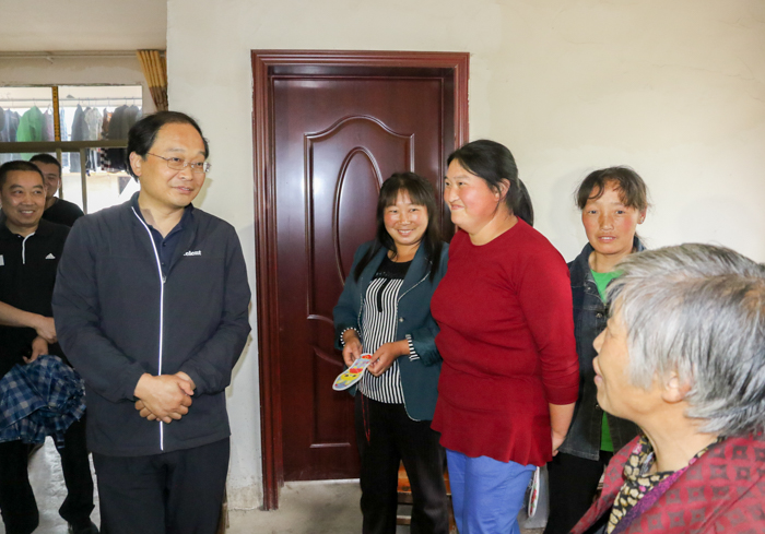 蔡贤忠调研上龛九道精准扶贫工作