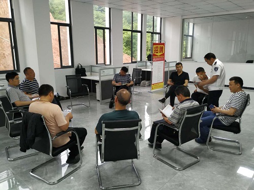 生态环境局房县分局首创部门企业一对一清单式服务指导