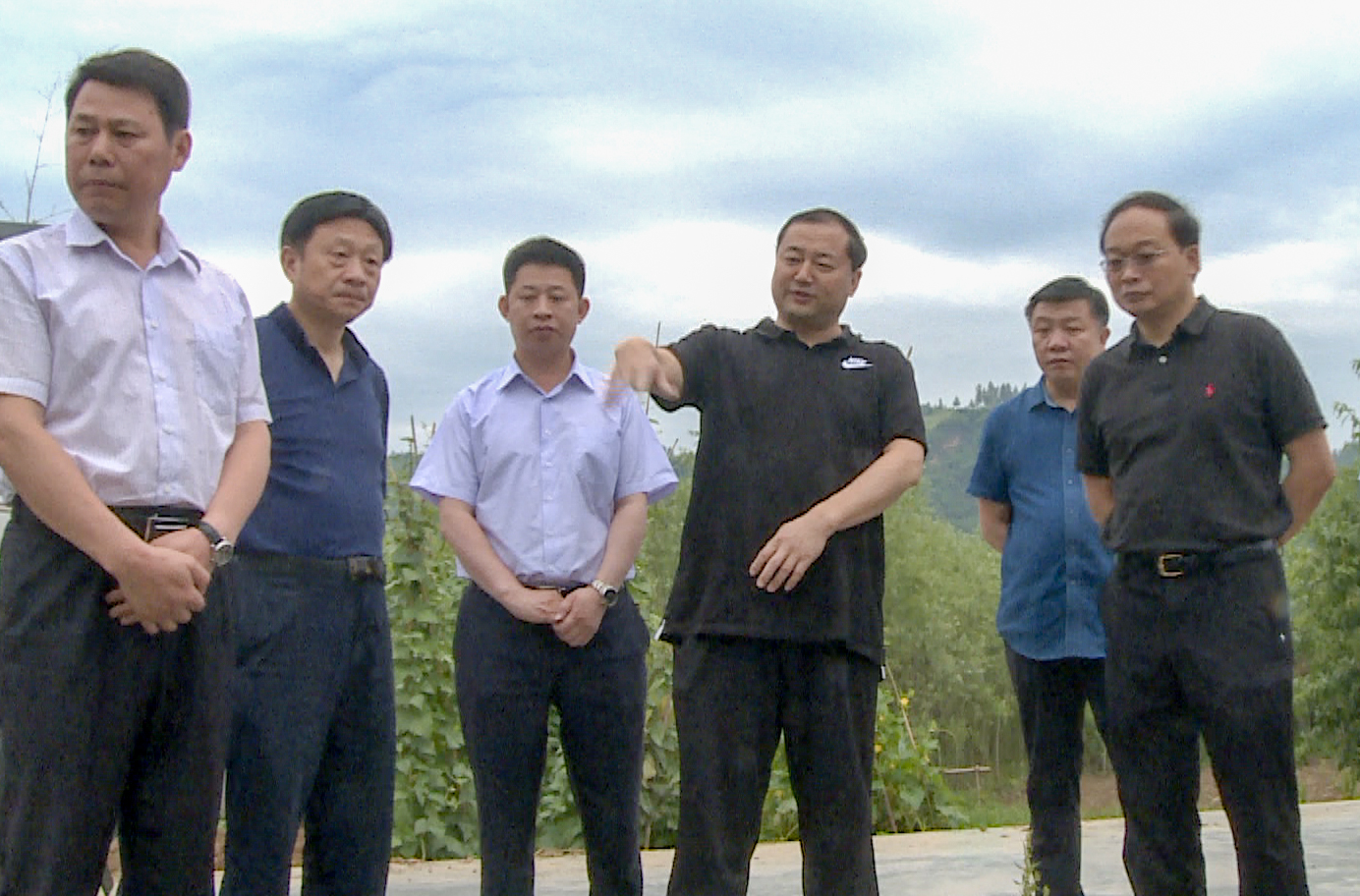 省发改委副主任杜海洋来我县调研脱贫攻坚工作