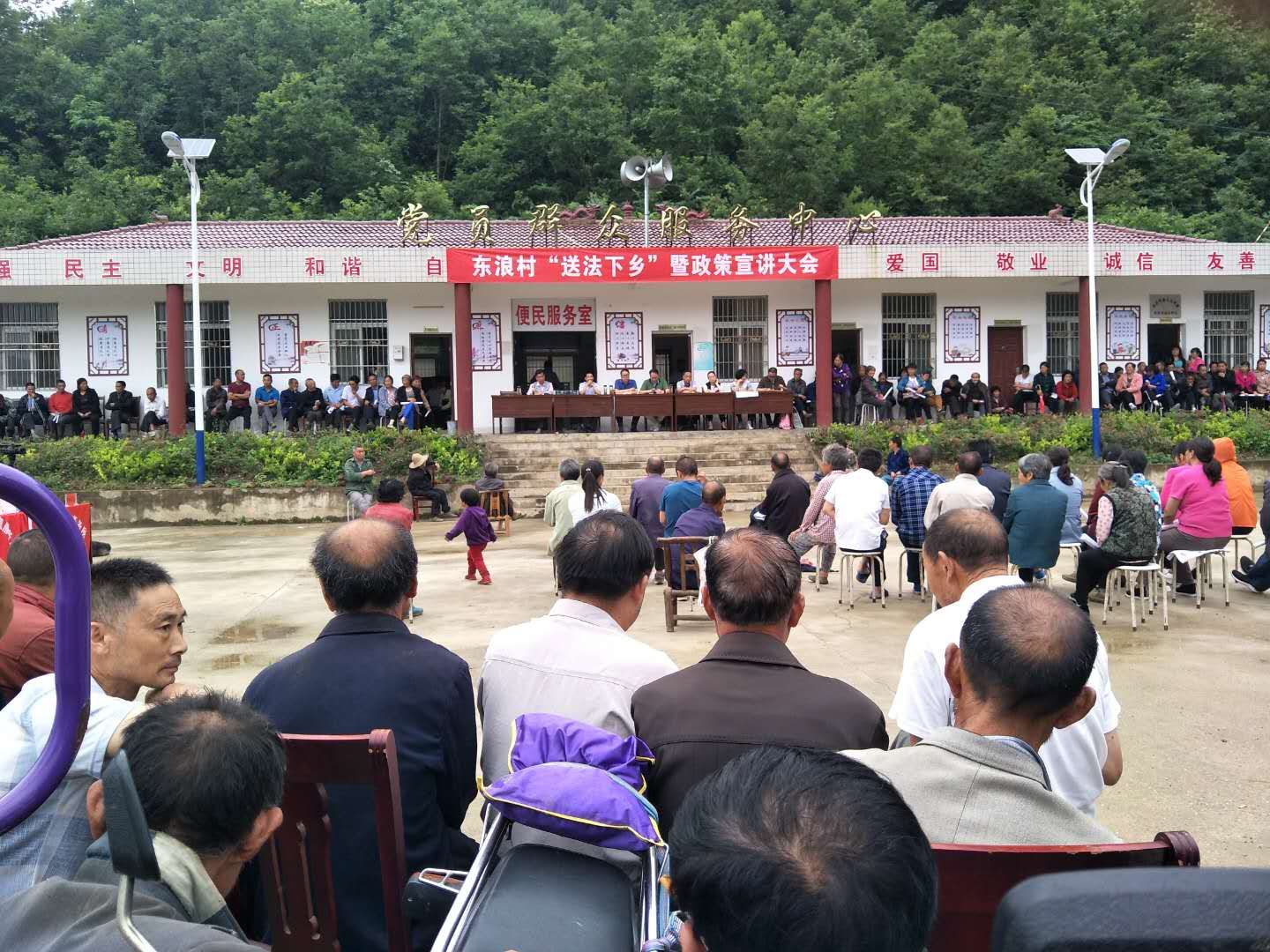 县扫黑除恶专班推动白鹤镇扫黑除恶向纵深掘进