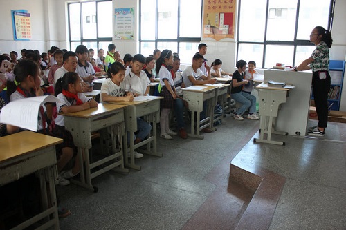 军店小学“家长开放日”活动获社会好评