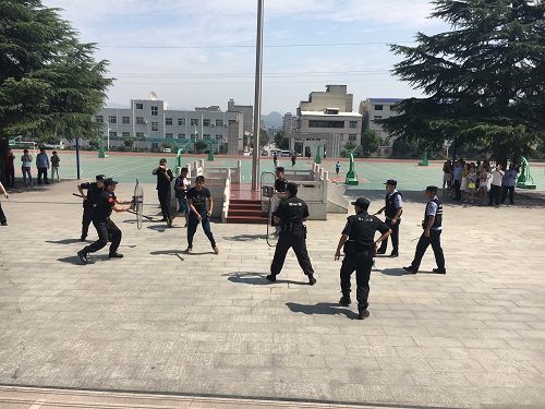 七河中学开展反恐防暴演练