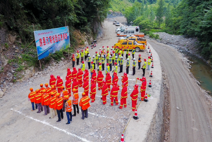 房县交通运输局实战实训保畅安 成功开展汛期应急抢险保畅演练