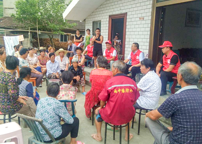 祁国鹏参加大木厂镇共青村“户户走、家家访、人人评”活动