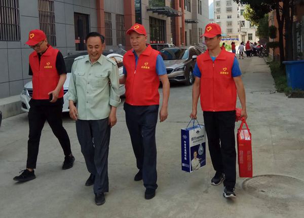 县退役军人事务局开展“八一”走访慰问暨新时代文明实践志愿服务活动
