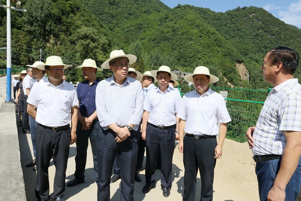 省委常委、政法委书记罗永纲来我县督导防汛抗旱工作