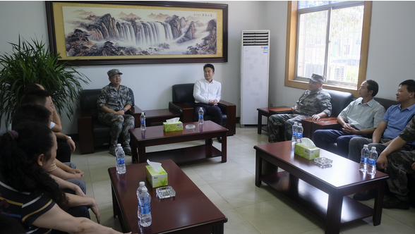 王济民一行来房开展“八一”慰问活动