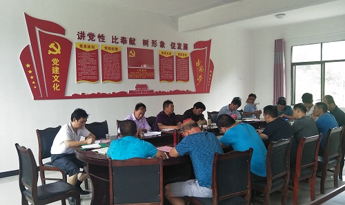 房县东城小学红庙脱贫攻坚战正酣