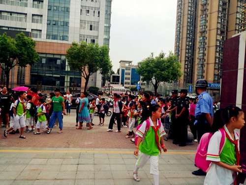 东城小学开学工作井然有序