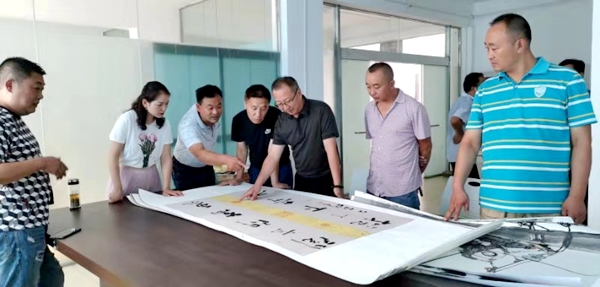 房县“赏奇石、品书画、观摄影、看盆景”活动进行书画作品评选