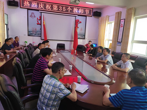 城关镇开展第35个教师节慰问活动