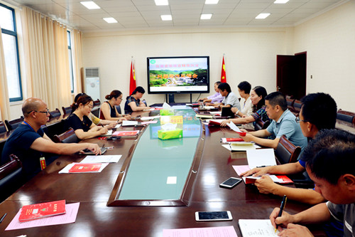 房县东城小学召开县巡查组巡查精准扶贫问题整改反馈会