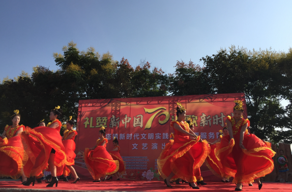 红塔镇村村载歌载舞歌唱祖国