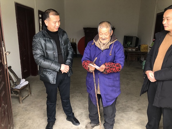 姚坪乡开展困难党员集中慰问活动