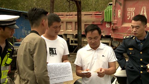 我县严厉打击载重汽车超限超载行为筑牢节日安全防线