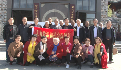 县人社局开展九九重阳节活动