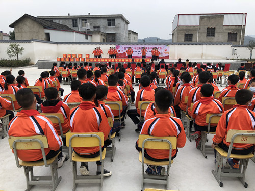 茅箭区武当路小学为房县红塔镇五龙小学捐赠学习用品