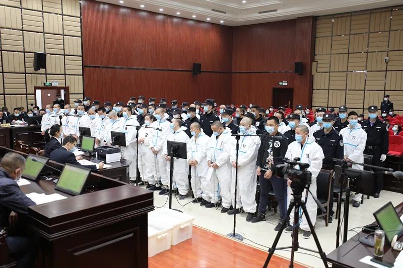 32人受审！房县法院开庭审理一起重大黑社会性质组织犯罪案件