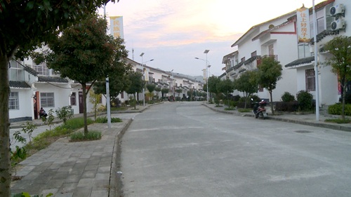 《走向我们的小康生活》红星村：群众“搬出”幸福新生活