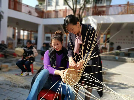 房县：柳编织出村民“致富门”