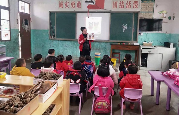 房县军店镇：“送教”乡村园 示范引领促均衡