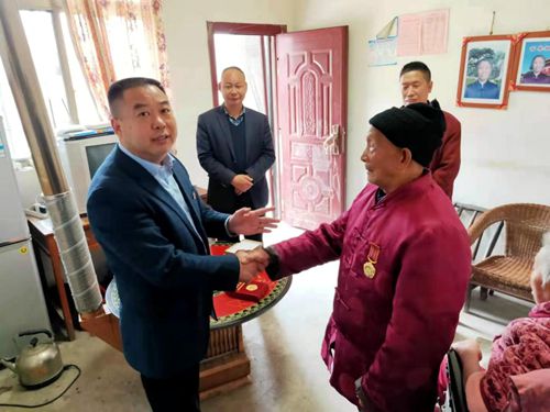 县退役军人事务局看望慰问窑淮镇抗美援朝老兵