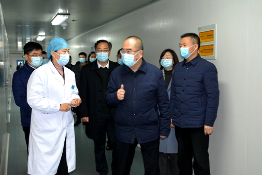 人民英雄、省卫健委副主任张定宇来房调研卫健工作