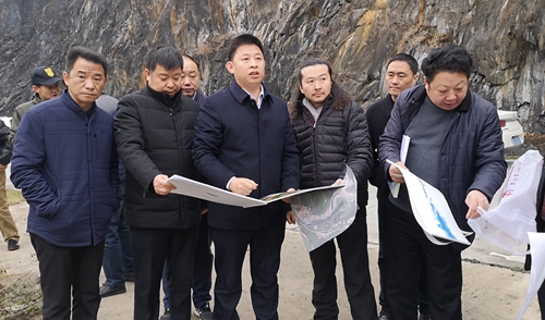 纪道清到野人谷红塔调研艺术村项目选址工作