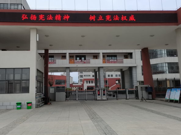 房县思源实验学校开展“宪法宣传周”活动