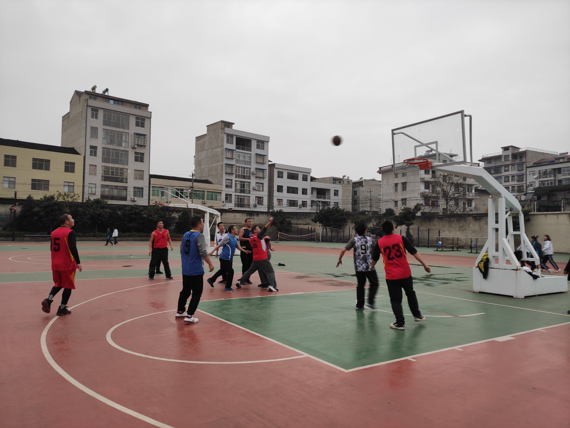 房县二中：开展丰富多彩的工会活动 切实增强干部职工凝聚力