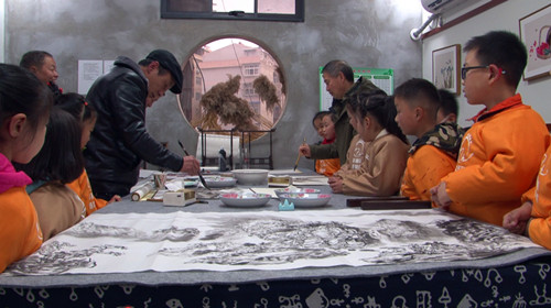 房县文联扎实开展文艺志愿服务提升活动