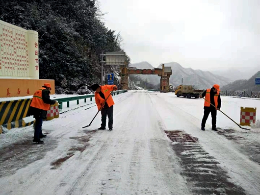 房县交通局:以雪为令，全力应对保安全