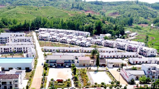 挪出“穷窝”奔小康