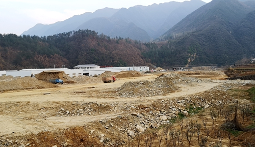 尹吉甫镇玻纤产业园二期工程快速推进