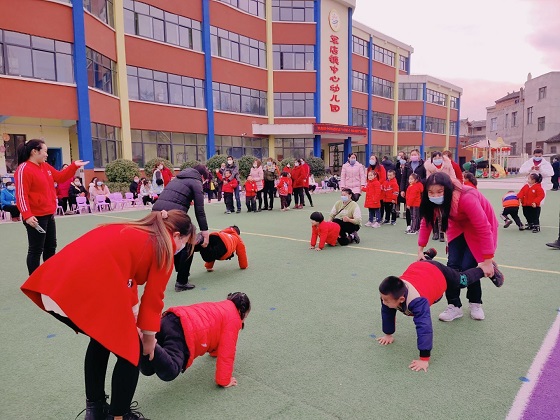 军店镇中心幼儿园:连续九年举行冬季趣味运动会