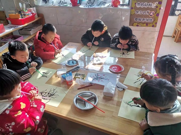 房县军店镇中心幼儿园：多形式开展“庆元旦 迎新年”主题教育活动