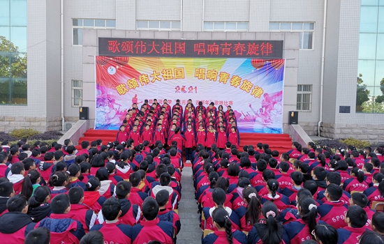 房县七河中学举办 “庆元旦  迎新年”合唱歌咏比赛