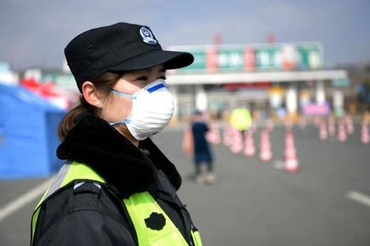 “双警”夫妻结束休假上一线，参与抗击疫情战役
