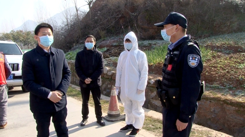 纪道清到军店化龙门古检查乡镇疫情防控工作