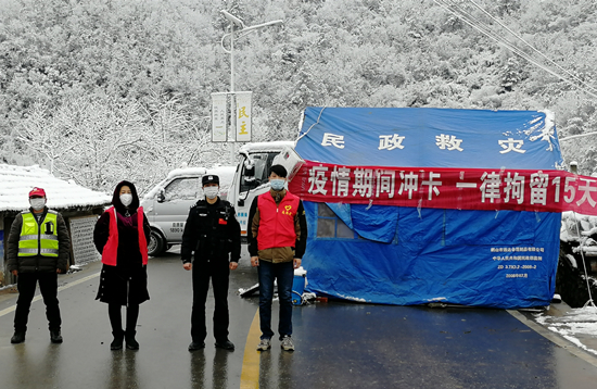 疫情当前，为万峪河乡这对夫妻送宝宝特殊的生日礼物，点赞！