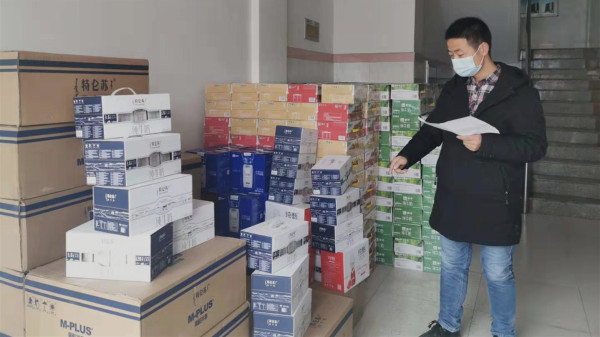 爱心企业为医疗机构捐赠牛奶