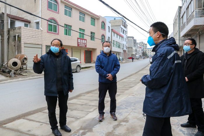 蔡贤忠到白鹤镇“疫情风险预警区域”检查疫情防控工作