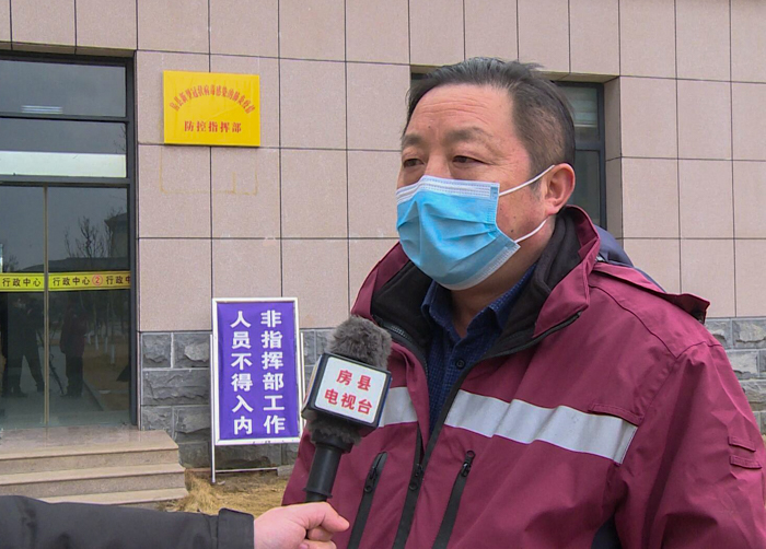 卢启辉就我县新增10例确诊病例接受记者采访