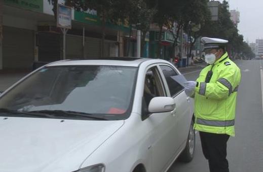 直击十字街卡口现场查扣无证车10余台 未发现公职人员违纪外出