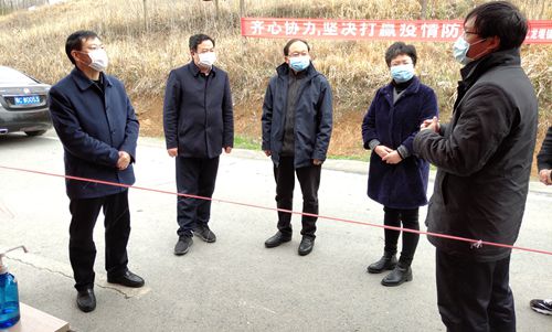 张歌莺到化龙堰督导疫情防控和春耕备耕工作