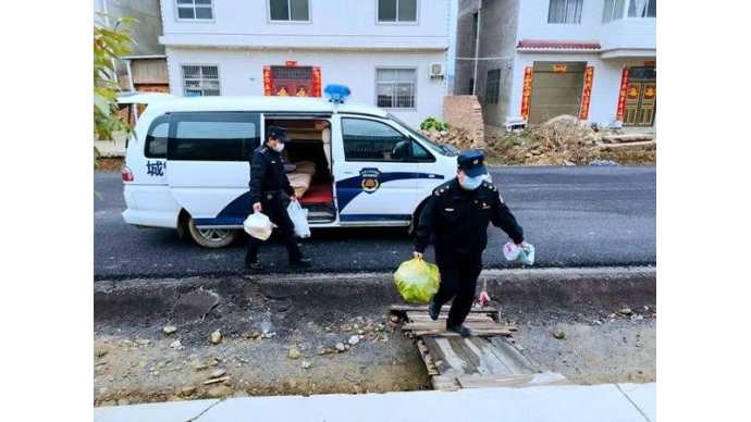 【抗疫暖心事】古稀老人疾病突发作 执法局干部施援手