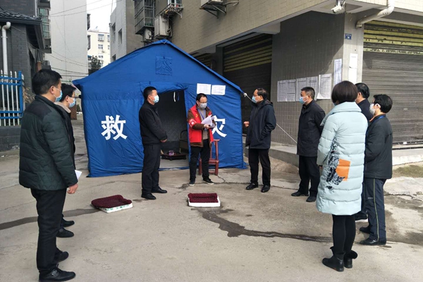 蔡贤忠检查城关镇部分预警风险小区防控工作