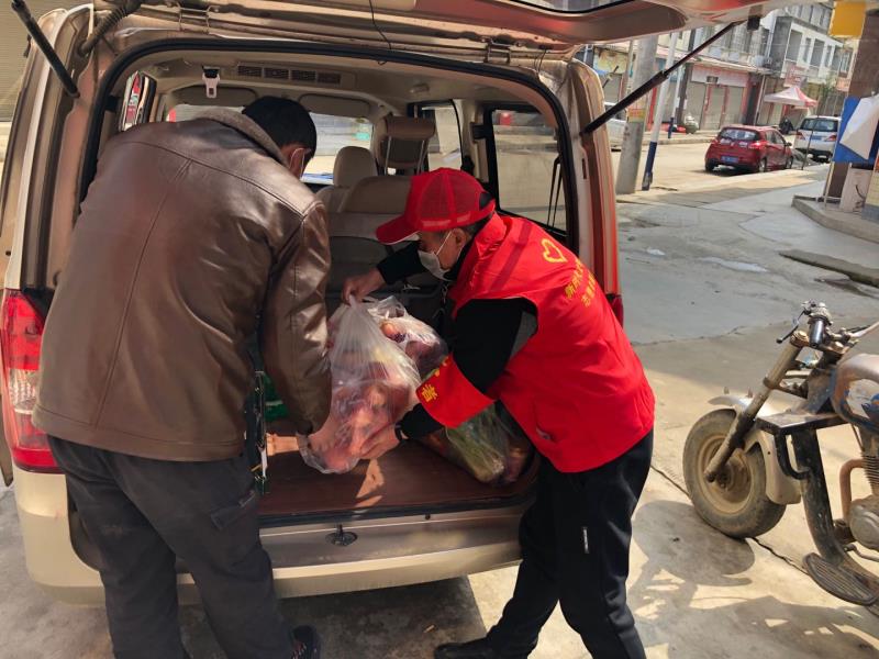 房县人社局驻门古寺镇马家河村工作队不漏一户一人全力做好疫情防控工作