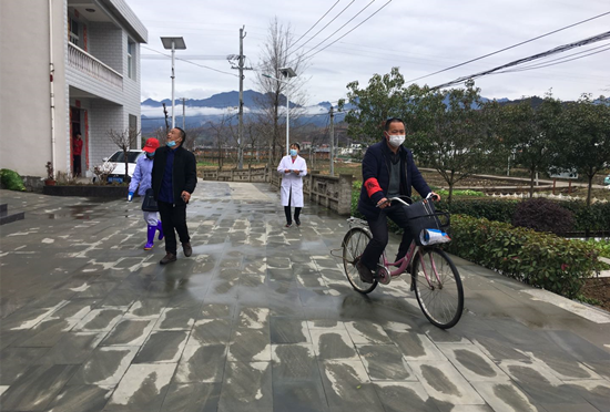 对一名驻村工作队长的战“疫”见闻 ——记化龙堰镇化龙村驻村工作队长李身勇