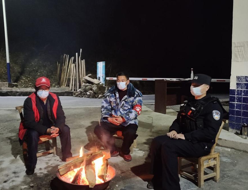 张家政：深入“疫”线不放松  服务群众“驻”心中